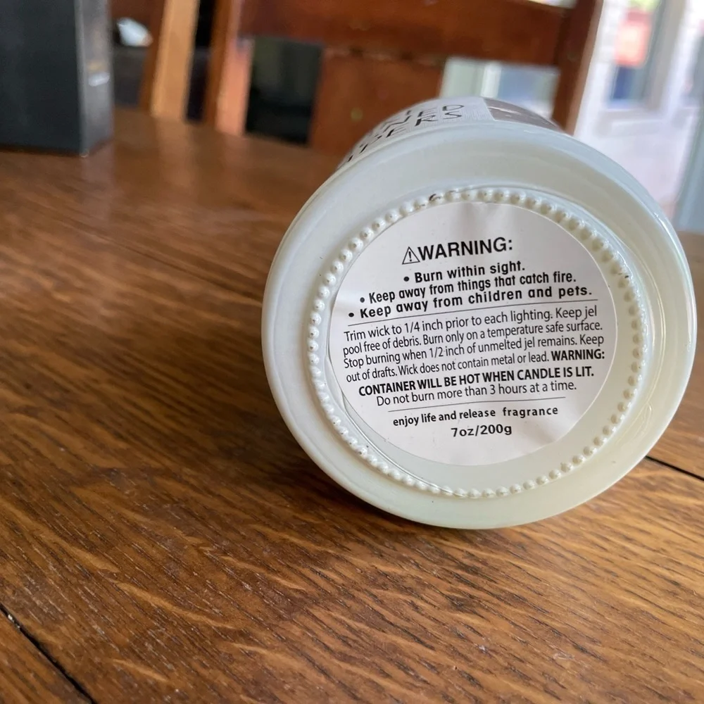 “Smells Like Freshly Signed Divorce Papers” Candle